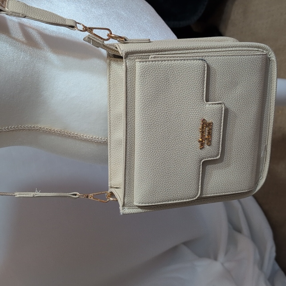 Valentino Orlandi Cream Crossbody Bag with Gold Details - Picture 6 of 7